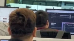 ไลฟ์หนุ่มสาวจูบอย่างเร่าร้อนในห้องประชุมของรัฐกำลังเป็นไวรัล