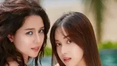 "โม อมีนา" ควงเพื่อนสนิทมาแซ่บ..อวดหุ่นเซ็กซี่ในชุดบิกินี่ริมสระ