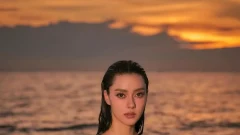 "อแมนด้า ออบดัม" ปล่อยภาพริมทะเลสุดฮอต! สวมวันพีซแดงแรงฤทธิ์ ทำไอจีลุกเป็นไฟ
