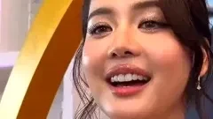 โบว์ เมลดา ฉลาด ตอบไว มีอารมณ์ขัน! แซวกลับนักข่าวขำลั่น – แถมแชร์เคล็ดลับอกสวย “บรมโกย!”
