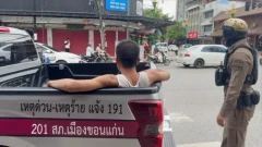 หนุ่มใหญ่ชักว่าวที่ป้อม ตร.กลางเมืองขอนแก่น..ไม่แคร์สายตาคนที่ผ่านไปมา