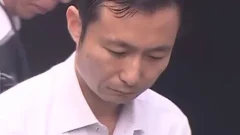 เจ้าหน้าที่มหาวิทยาลัยถูกจับอีกครั้ง หลังพ่นน้ำจิใส่เสื้อผ้าของเด็กสาว