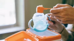 ทารก 51 ราย ถูกหามส่งรพ. หลังเกิดการระบาดที่เชื่อมโยงกับ นมผงสำหรับทารก