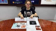 จับทันควัน สาวหิ้วยาบ้า-ยาไอซ์ มาเยี่ยมผัวที่ห้องขัง ตร.พบพิรุธกลิ่นยาฟุ้ง ค้นเจอไอซ์ 41 กรัม &ndash; ยาบ้ากว่า 60 เม็ด ถูกรวบคาหน้าห้องขังโรงพัก