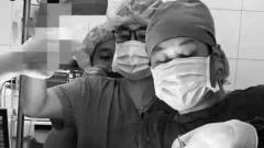 ชายเวียดนามถูกหามส่งหมอ หลังเอาปลาไหลออกจากรูก้นไม่ได้