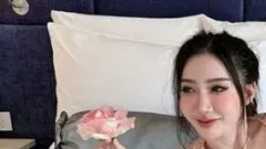 "เบนซ์ พริกไทย" ใส่ซีทรูลูกไม้ พร้อมแคปชั่นโดนใจ "ดูได้ แต่ห้ามซูม"