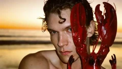 "Connor Storrie" สลัดผ้าโชว์หุ่นพระเจ้าสร้าง ขึ้นปกนิตยสารดัง