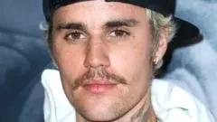 เมีย "จัสติน บีเบอร์" สวมชุดหวิวออกงาน จนโดนวิจารณ์หนัก