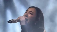 "เบนซ์ พริกไทย" ทำเอาเวทีคอนเสิร์ตไฟลุก! โดนวิจารณ์สนั่นนักร้องหรือดาวยั่วกันแน่ ?