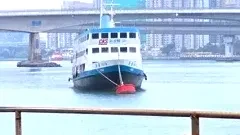 คู่รักนอนท่าแปลก เห็นแล้วคิดดีไม่ได้เลย..พอดูชัดๆ ไม่ใช่อย่างที่หลายคนคิด