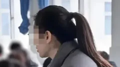 ครูสาวสุดแซ่บแต่งแรงสอน ม.ปลาย จุดไฟดราม่าเดือด ชุดสั้น-ถุงน่องลูกไม้ ถูกตั้งคำถาม &ldquo;เหมาะสมหรือไม่?&rdquo;