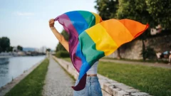 เมื่อลูกเป็น LGBTQ+ พ่อแม่ควรเริ่มพูดคุยอย่างไร ให้ความรักไม่กลายเป็นแรงกดดัน