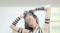 สาวจีนไอเดียบรรเจิด.. ใช้เทปกาว!!!!พันรอบตัวจนกลายเป็นชุดว่ายน้ำสุดเก๋ และได้รับคำวิจารณ์จากชาวเน็ตอย่างหนักหน่วง!!