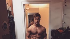 Sam Callahan แก้ผ้าโชว์ ทักทายการไปเยือนลอนดอน