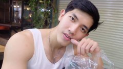 “เจมส์ เดชาวัฒน์” หมดอนาคต ! ถ่ายนิตยสารเกย์ โชว์ดุ้น เปลือยตูด อาจโดนปลดจากนักศึกษาทุน !