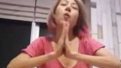 ดีเจกบ นวพร สอนเล่นราคะ เอ้ย !! โยคะ แบบท่าพิสดาร