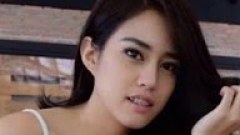 เปิดวาร์ป! ช่างตัดผมสาวสวย หุ่นแซบ หนุ่มๆ เห็นแล้ว ต้อง “ภาวนา” ให้ผมยาวไวๆ