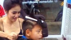 เห็นบาร์เบอร์สาวขาวโตที่เมืองแกลงแบบนี้แล้ว ผู้ชายอยากซอย สระ เซตกันเป็นแถว