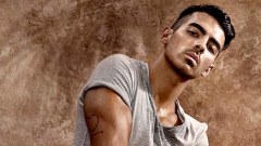 Joe Jonas แห่งวง DNCE คว้าตำแหน่งนายแบบคนใหม่ของ GUESS Underwear ถ่ายโฆษณาร่วมกับ Charlotte Mckinney