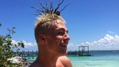 COLTON HAYNES อวดหุ่นสวยที่หาดมิชิแกน พร้อมกับทรงผมใหม่สุดเก๋