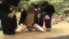 เจ็บนี้รสปูหนีบ..หนุ่มซวย ไปหาจับปูแต่โดนปูหนีกะปู๋ว