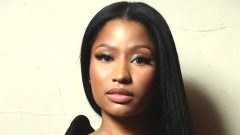 เผ็ดมาก! แร๊ปเปอร์สาวชื่อดัง “Nicki Minaj” รวมแจ๊คเก็ตสูท เปิดโชว์เต้าเต็มๆ ตาข้างนึง เข้าร่วมชมงานแฟชั่นโชว์!