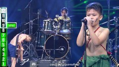 โหดมากลูกเอ๋ย!!! นักดนตรีพันธุ์จิ๋ว ระเบิดพลังในเพลง “บางระจันวันเพ็ญ” ทำกรรมการอ้าปากค้าง ก็ใครจะไปคิดว่าจะเล่นได้มันส์ขนาดนี้!