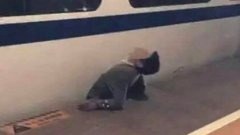 ดับสยอง！ชายจีนถูกรถไฟอัดเข้ากับชานชาลาหลังวิ่งตัดหน้ารถไฟ