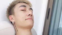 หนุ่มหล่อหุ่นแน่น สไตล์เกาหลี