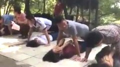 กิจกรรมรับน้องสยิว!! “ให้ผู้ชายคร่อมตัวผู้หญิง” พร้อมทำท่าวิดพื้น นี่มันลีลา 18 + ชัดๆ!!!