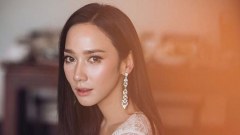 อายุเป็นเพียงตัวเลข "อั้ม พัชราภา" ในวัย 38 ปี นุ่งบิกินี่ โชว์หน้าสด ควงหนุ่มหล่อปาร์ตี้ริมสระ ณ พัทยา