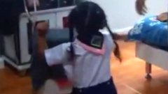 อย่าเปิดเพลง งู แล้วปล่อยให้พ่อกับลูก อยู่ตามลำพัง พ่อ ชมคลิป