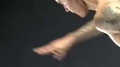 Justin bieber ถอดโชว์หลังจบคอนเสิร์ต !!!!