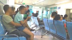 จวกยับ!!! หนุ่มใหญ่นั่งล้วงกางเกงเด็กผู้หญิงในโรงพยาบาล