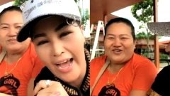 (คลิป) เมื่อ ช่างไฟ หญิงลี ศรีจุมพล ดวงดีถูกหวย 12 ล้าน ก็ยังทำตัวน่ารักแบบนี้?