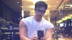 แทบไม่น่าเชื่อว่านี่!!! คือ ‘คุณลุง’ วัย 50 ที่หล่อล่ำหน้าเด็กที่สุดในโลก !!