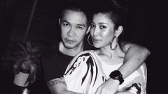 หวานหนักมาก “เอมมี่ มรกต” โดน สามีโชว์จูบกลางงานแต่ง