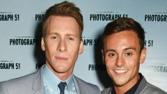 คู่รักสุดสวีท Tom Daley & Dustin Lance Black กับนิตยสาร “Out”