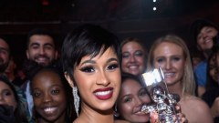 "Cardi B" เผยรู้สึกไม่โอเคกับน้ำหนักที่ลดหลังคลอดลูก ไม่ชอบหุ่นที่ดูเหมือนเด็กวัยแตกเนื้อสาว