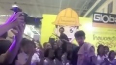 อาบน้ำโชว์ในห้าง หลายคนบอกไม่เหมาะสม แต่ผมมองกลางๆนะว่ามีได้ แต่ต้องแยกโซน 18+