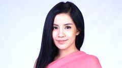 ยอมแล้ว ชุดทัวร์คอนเสิร์ตของ ‘ใบเตย อาร์สยาม’ สั้นเสมอหูยังน้อยไป (ชมคลิป)