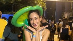 เปิดภาพ “น้ำเพชร” เล่น สงกรานต์ ใส่ชุดว่ายน้ำ นมทะลัก