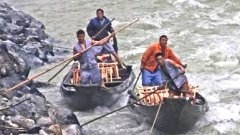 น่าไปล่องเรือที่หูเป่ย์ ประเทศจีน คนลากเรือที่นี่เขาไม่ใส่กางเกงกัน