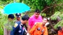 ลูกชายกำลังพาแม่ไปหาหมอ รถชนต้นไม้ เพื่อนบ้านนั่งไปเป็นเพื่อน เสียชีวิต