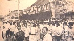 จลาจล ๒๖ศพ แค่ตร.จับแท็กซี่จอดรถในที่ห้ามจอด กลายเป็นจลาจลที่รัฐบาลต้องประกาศภาวะฉุกเฉิน