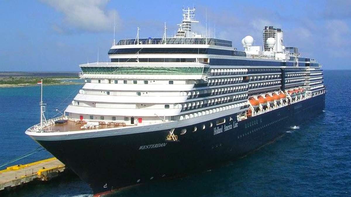 Лайнер виртуоза отзывы. Westerdam круизный лайнер. Holland America line Westerdam. Круизный лайнер Ноордам. Прибытие круизного лайнера.