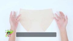 เทรนแฟชั่นมาแรง !! สาวๆ ใส่ กางเกงยีนส์ขาดจนเห็นเป้า