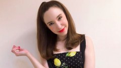 คลาวเดีย" โชว์ความเป๊ะสวนทางอายุ อวดหุ่นปังในชุดบิกินี่สุดแซ่บ