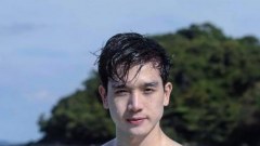 ขาวสู้แดดสุดๆ "ตงตง เดอะสตาร์" ไปเที่ยวทะเล หล่อล่ำ ออร่ากระจาย