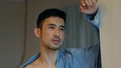 ไม่ได้ตั้งใจอ่อย..แค่ถอยแล้วล้มฟาดหมอนเอง